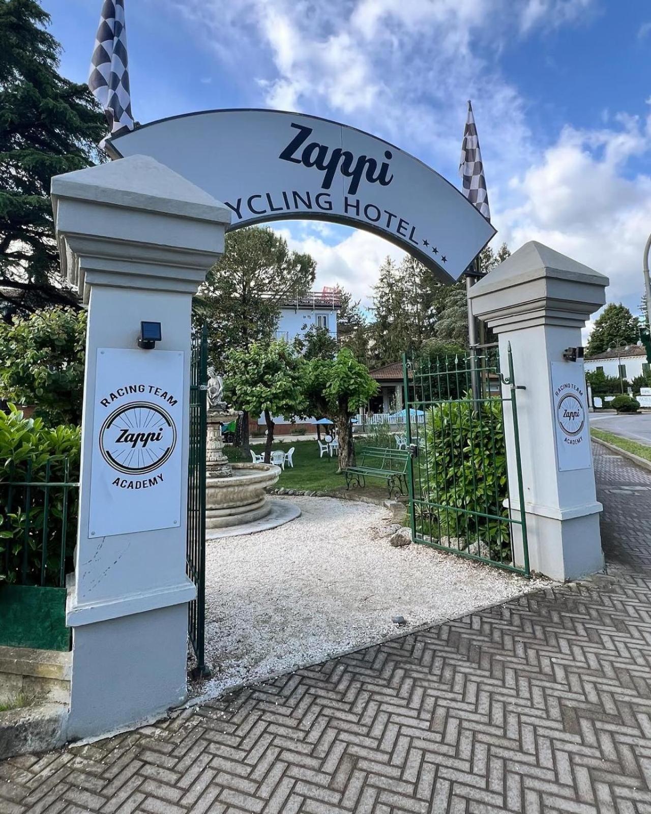 Zappi Cycling Hotel Ріоло-Терме Екстер'єр фото